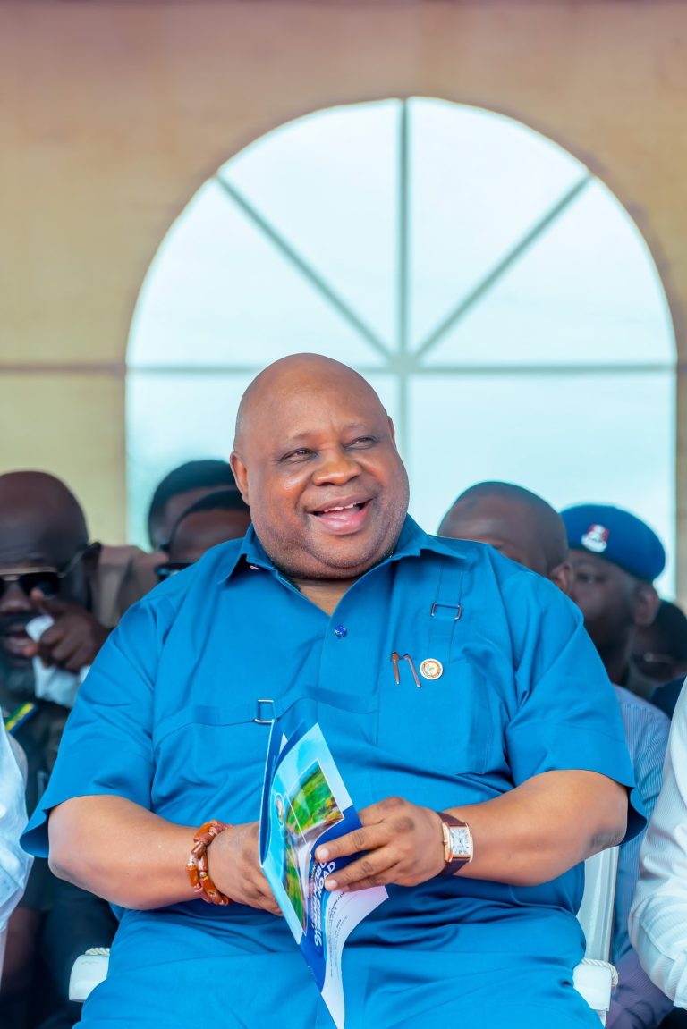 Governor Adeleke Pays another half salary debt, paid close to 2bn previous Cooperatives deduction of Osun Workers