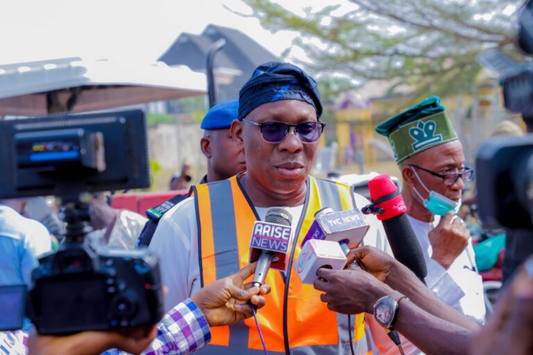 Senator Ajagunla Confirms establishment of FG IDP Camp in Ifon-Orolu Communities, Donates 200 bags of Rice to Residents